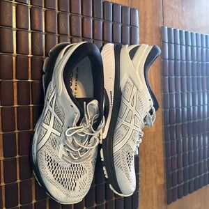 ASICS Women’s White/Gray/Black Running Shoes